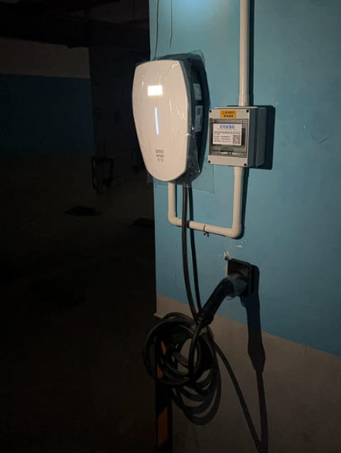 Xevaban.com ở 214 Giải Ph&oacute;ng l&agrave; đơn vị chuy&ecirc;n cung cấp phụ kiện geely ex2, đồ chơi geely ex2, trụ sạc geely ex2, trụ sạc xe điện, trụ sạc, trụ sạc geely, trụ sạc geely ch&iacute;nh h&atilde;ng, trạm sạc, trạm sạc 7kw, trụ sạc 7kw
